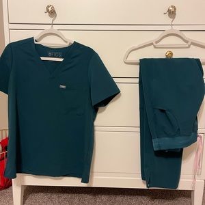 FIGS Caribbean Blue Scrub Set